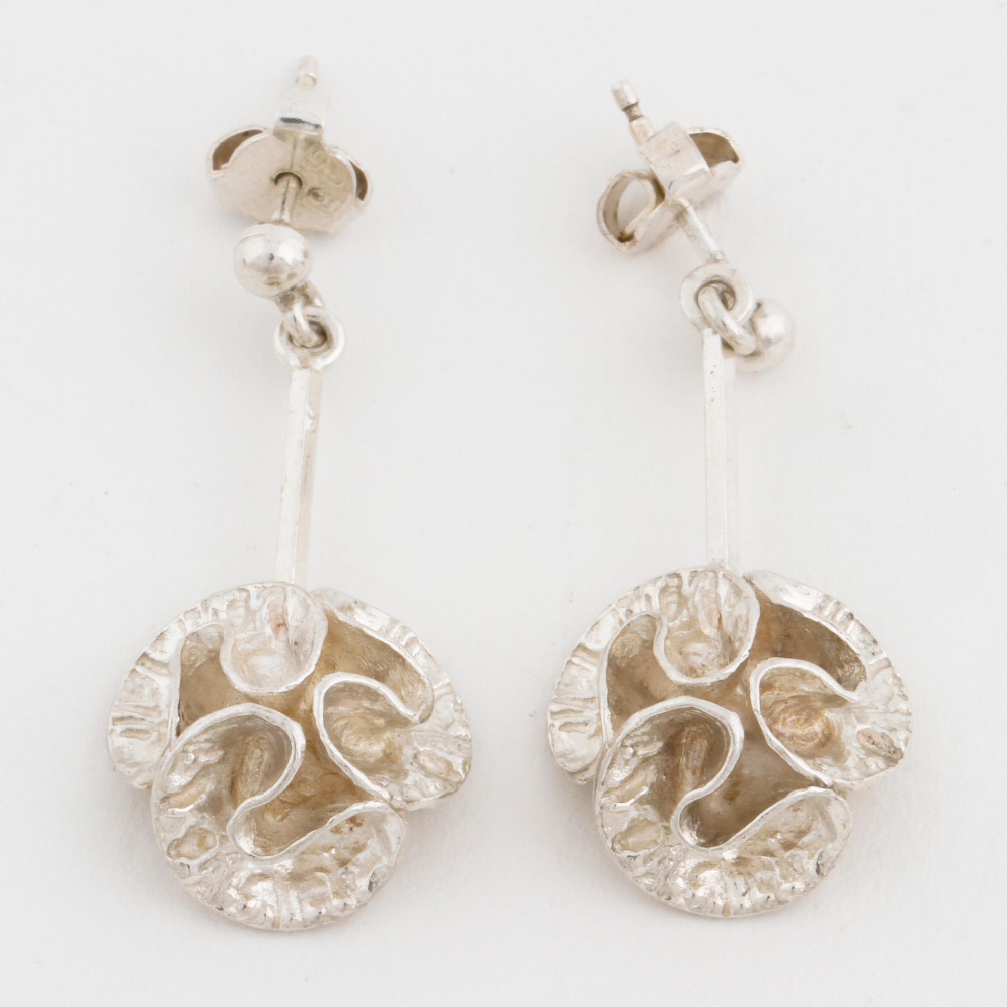 A pendant and a pair of earrings by Theresia Hvorslev, Mema, 1976.