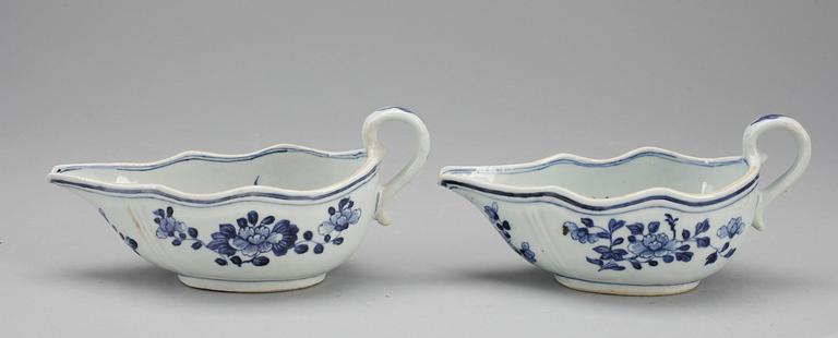 SÅSSNIPOR, ett par snarlika, porslin, Kina, Qing dynastin, Qianlong 1700-tal.