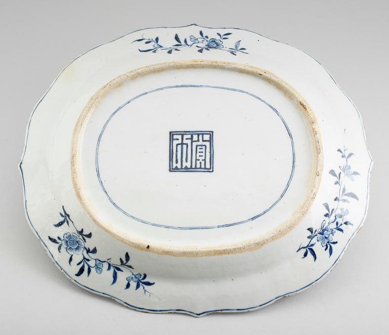 STEKFAT, porslin, Kina, Qianlong 1736-1795.