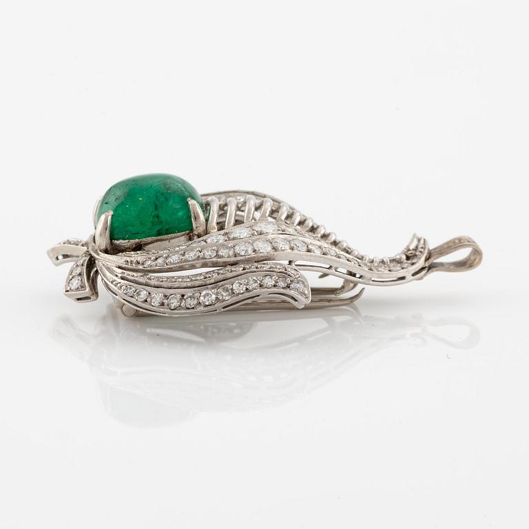 Brooch/pendant in 18K white gold with a cabochon-cut emerald.