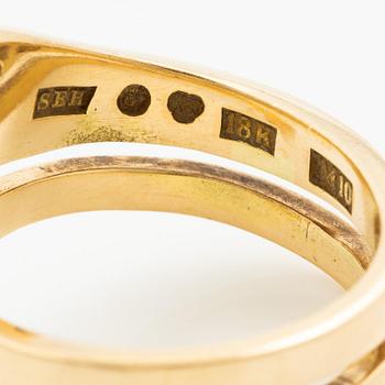 Sven-Erik Högberg, a ring in the form of a snake, 18K gold with round brilliant-cut diamonds, Gothenburg 1986.