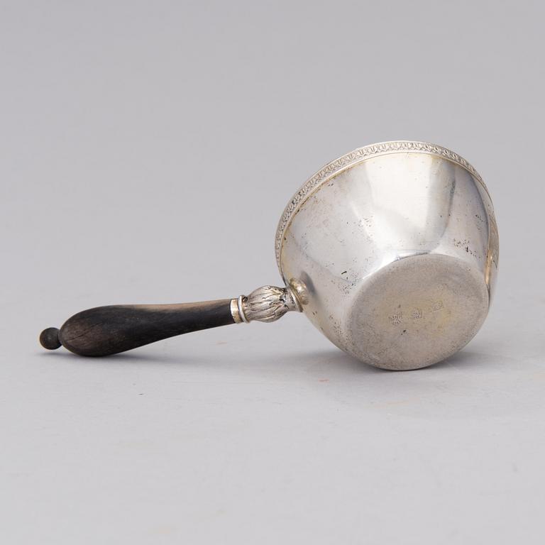English sterling silver brandy pan with lid, Jonathan Hayne, 1816/1821-1836. Total weight 170 g.