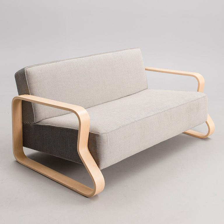 ALVAR AALTO, An Artek sofa model 544, 21 century.