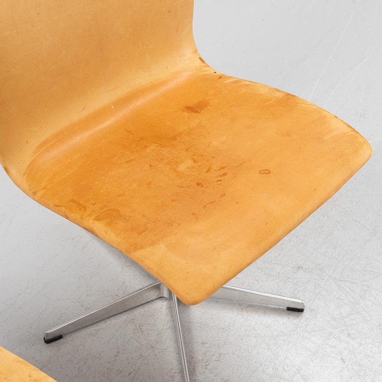 Arne Jacobsen, stolar, ett par, "Oxford", Fritz Hansen, Danmark.
