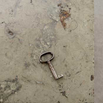A late gustavian chest of drawers.