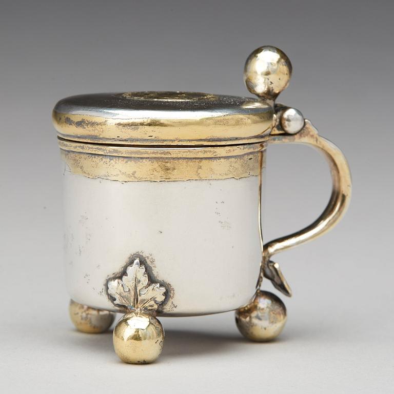 Johan Lorenz Starin, miniatyrdryckeskanna, silver, Stockhom 1742. Senbarock.