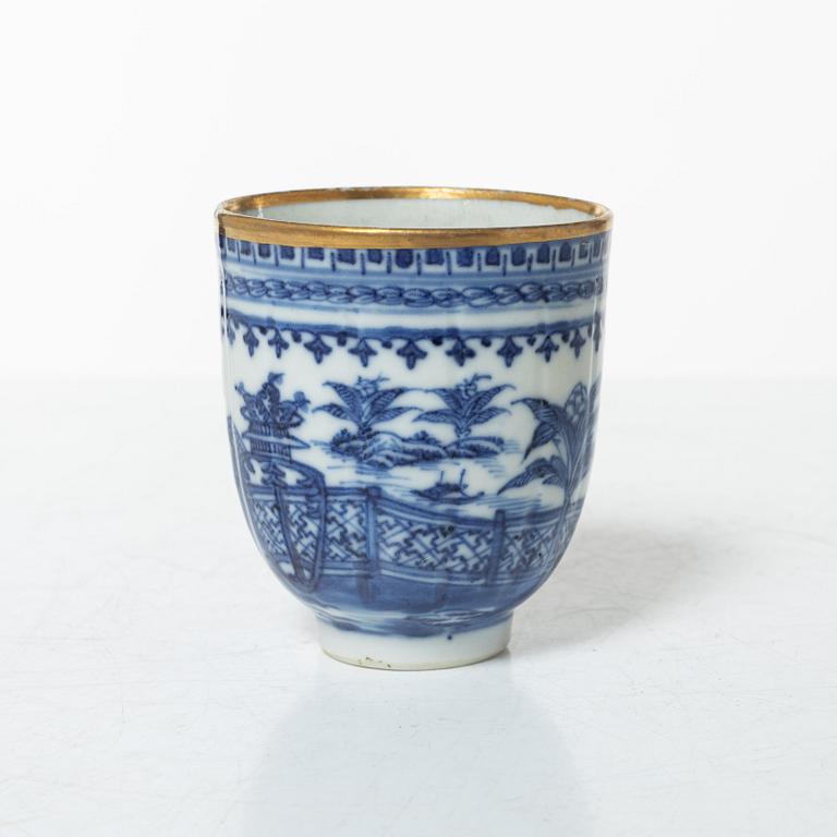 Tedosor, 2 st samt kopp med fat, kompaniporslin, Kina, omkring 1800.