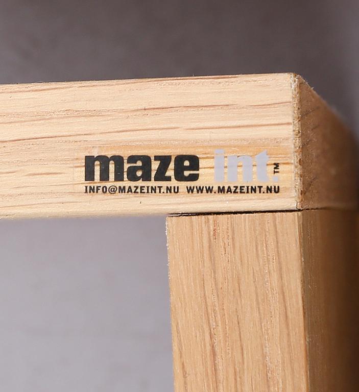 SÄNGBORD, 2 st snarlika, Maze International, 2000-tal.