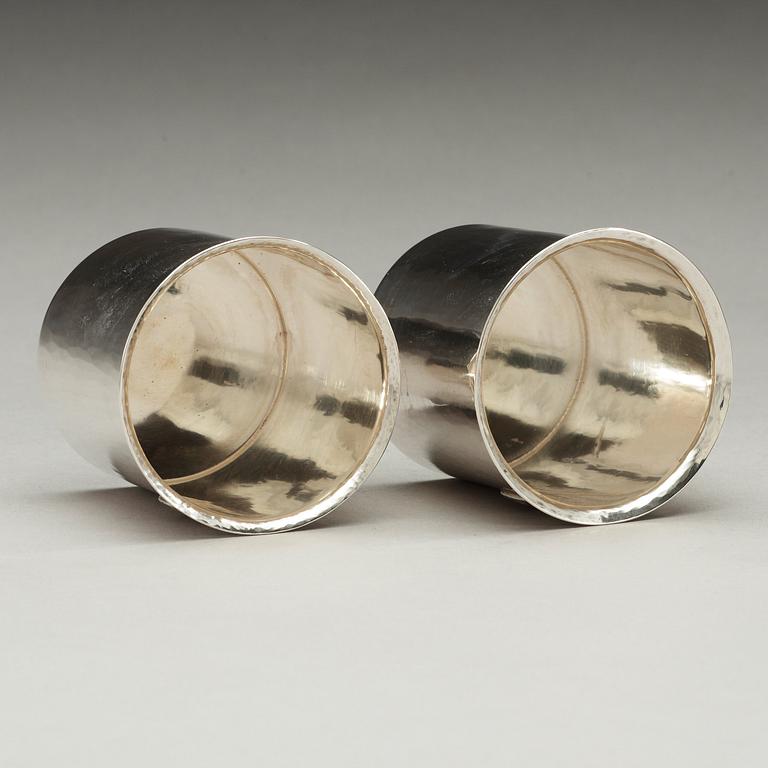 Two Olle Ohlsson sterling beakers. Stockholm 1992. (2).