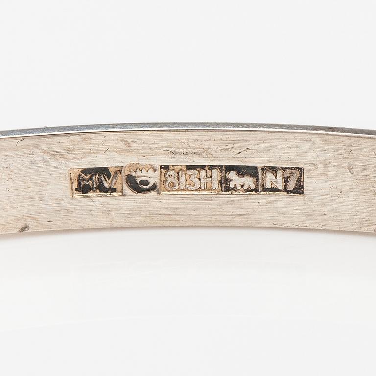 A silver bracelet with a rose quarts. Martti Viikinniemi, Heinola 1966.