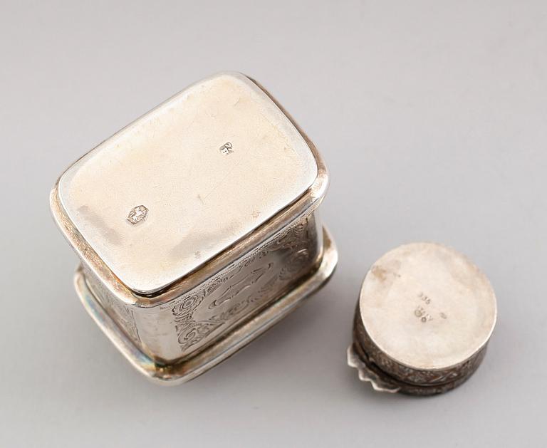 DOSOR, 2 st, silver, Italien och Nederländerna, 1800-/1900-tal. Vikt ca 43 gram.