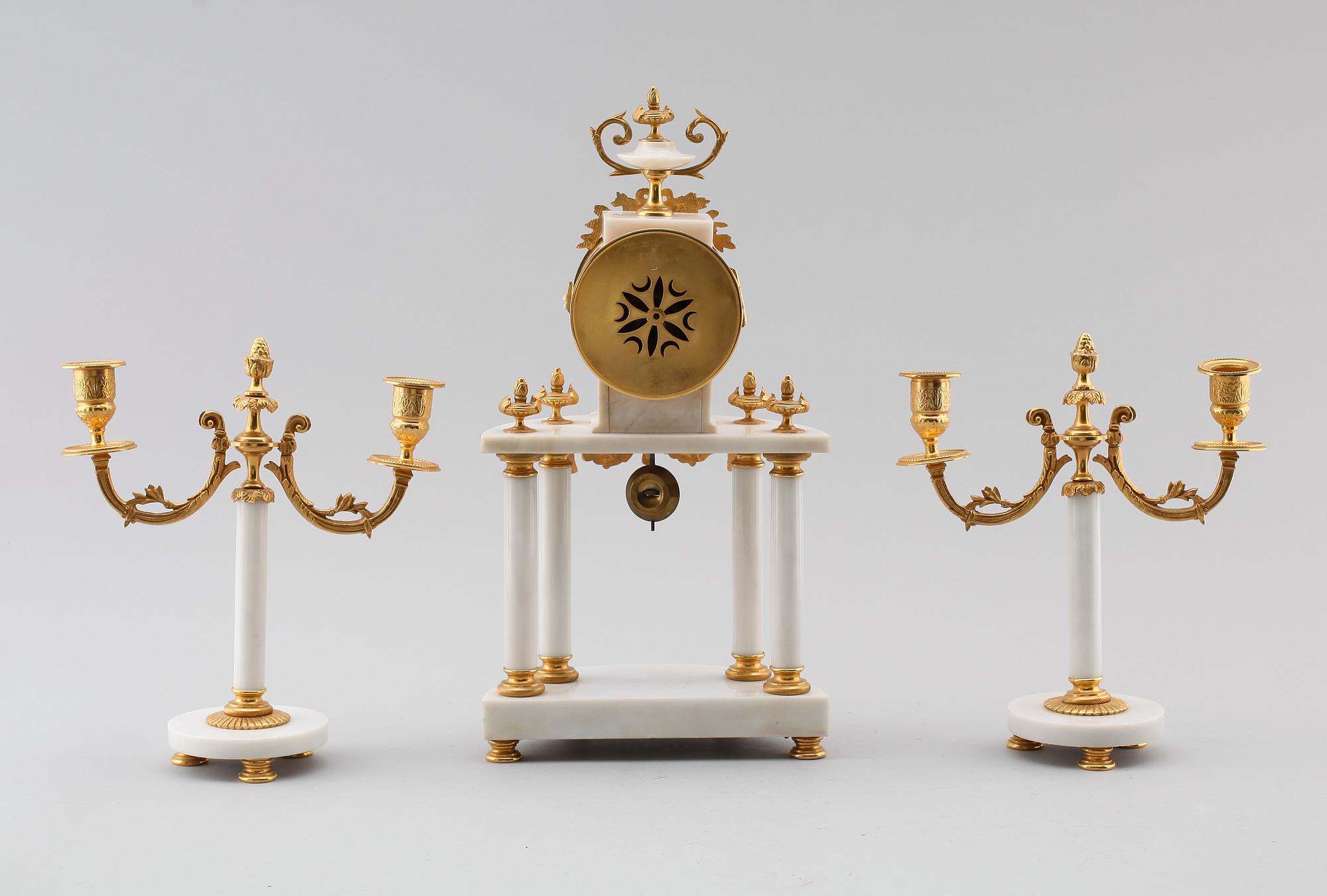 KLOCKGARNITYR, 3 delar, gustaviansk stil, 1900-tal.