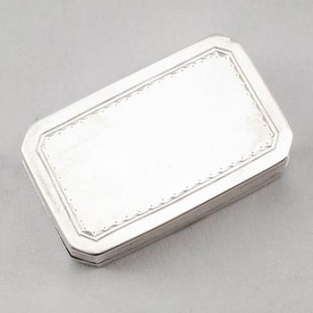 DOSA, silver, Carl Petter Lampa, Stockholm 1828. Vikt ca 58 gram.