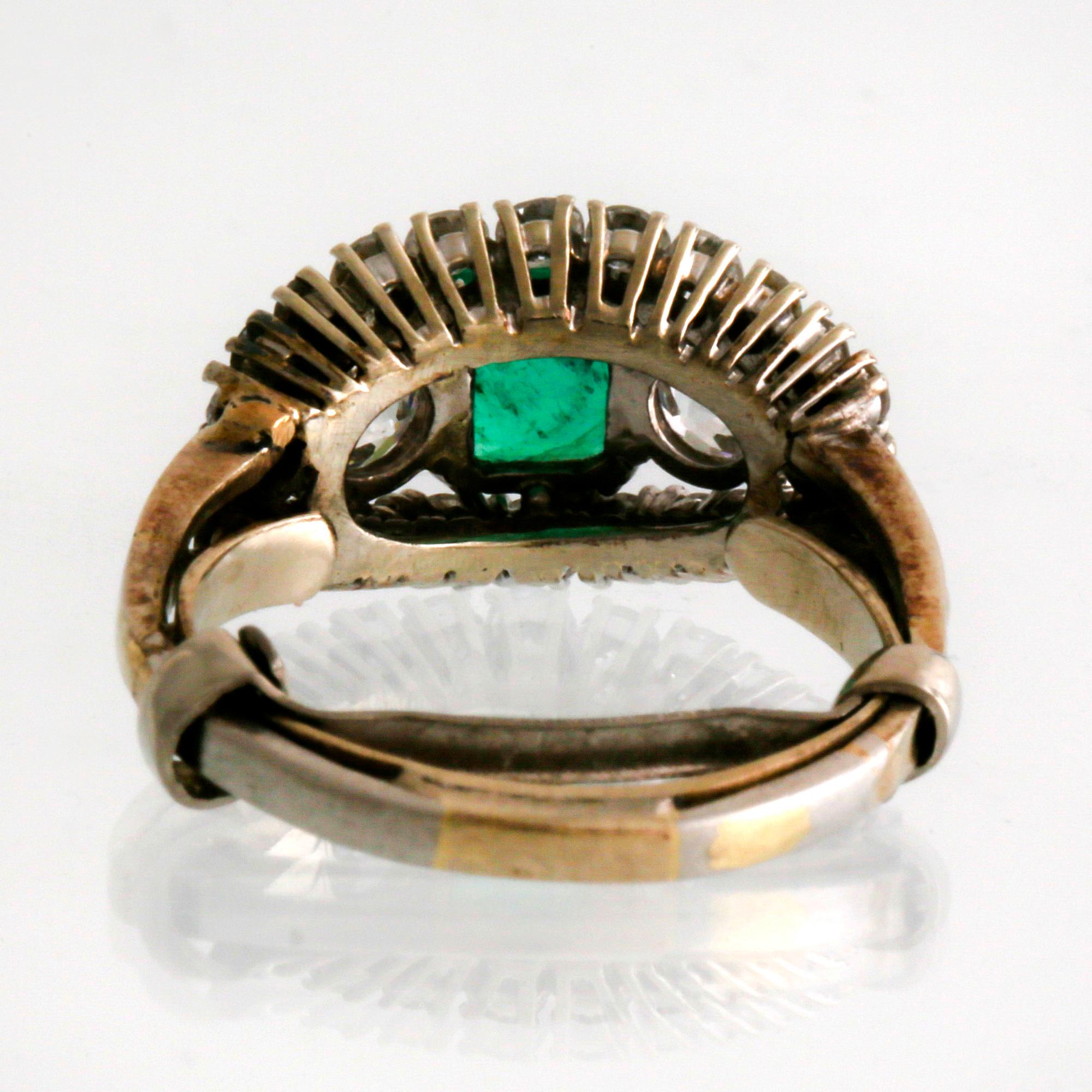 Ring 18K vitguld med 1 smaragd och gammalslipade briljanter och briljanter ca 1 ct.