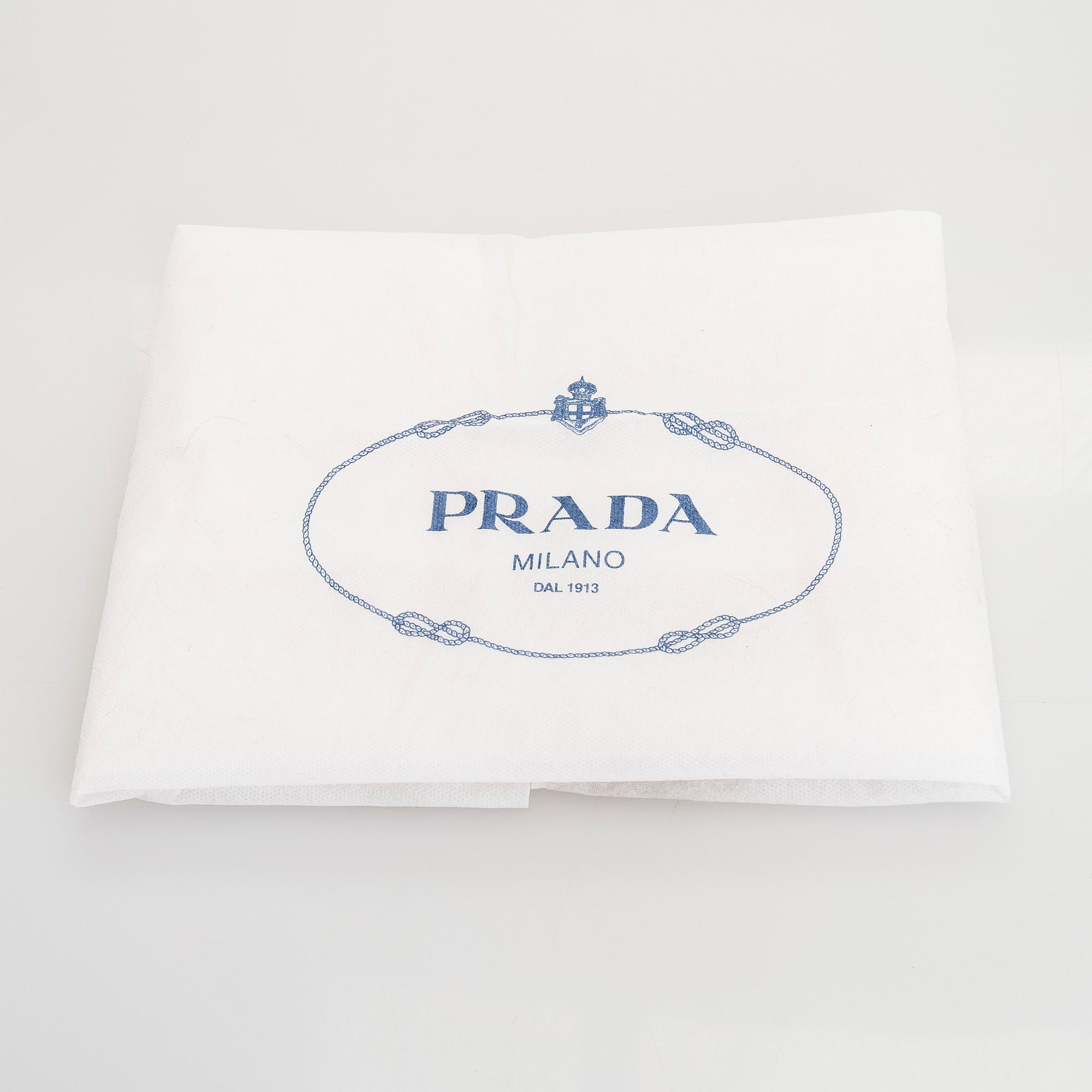 Prada, A 'Vitello Daino Tote' bag.