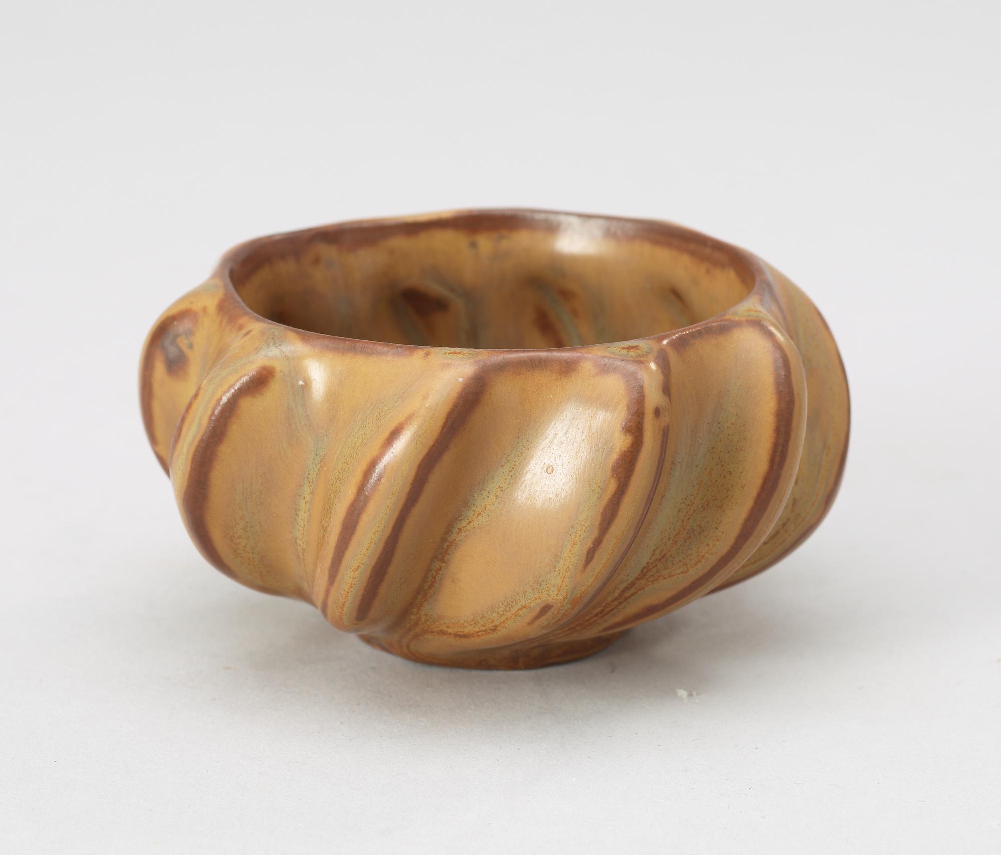 An Axel Salto stoneware bowl, The Royal Porcelaine Fabric, Denmark.