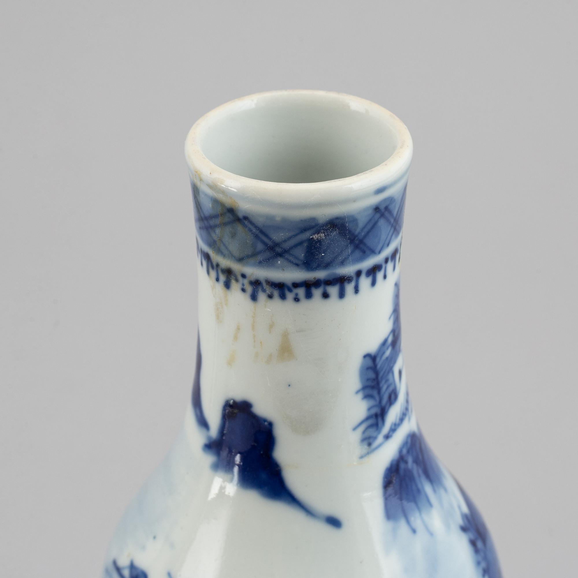 A pair of blue and white double gourd vases, Qing dynasty, Guangxu (1872-1908).