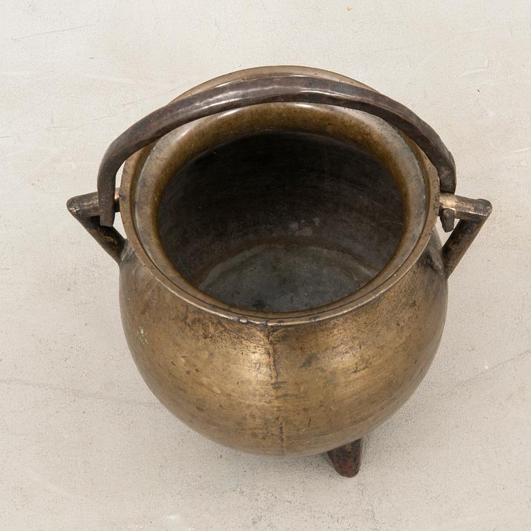 Pot 18th century or earlier.