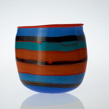 A Gunnar Cyrén glass vase, Orrefors Gallery 1990.