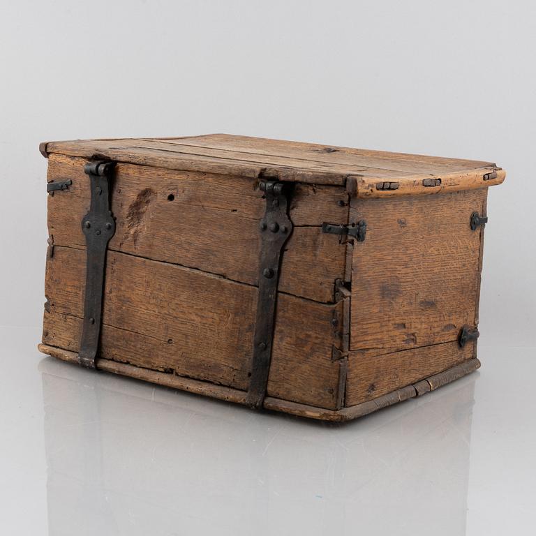 A box, 18th/19th century.