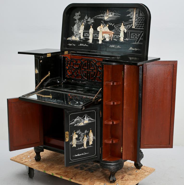 BARSKÅP, Kina, 1900-tal.