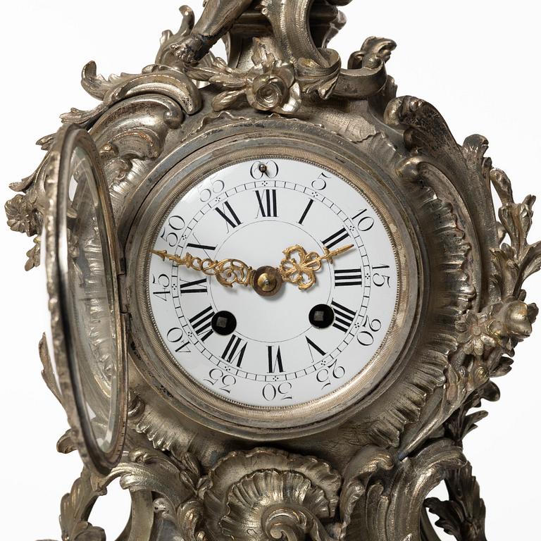 Bordspendyl, rokokostil, Frankrike, sent 1800-tal.