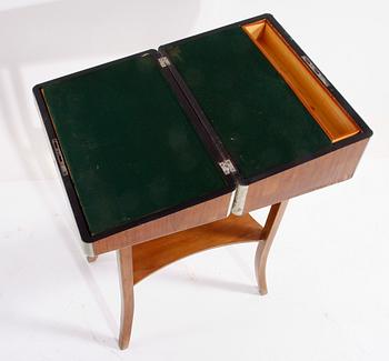 SKRIVSCHATULL PÅ BENSTÄLLNING, 1800/1900-tal.