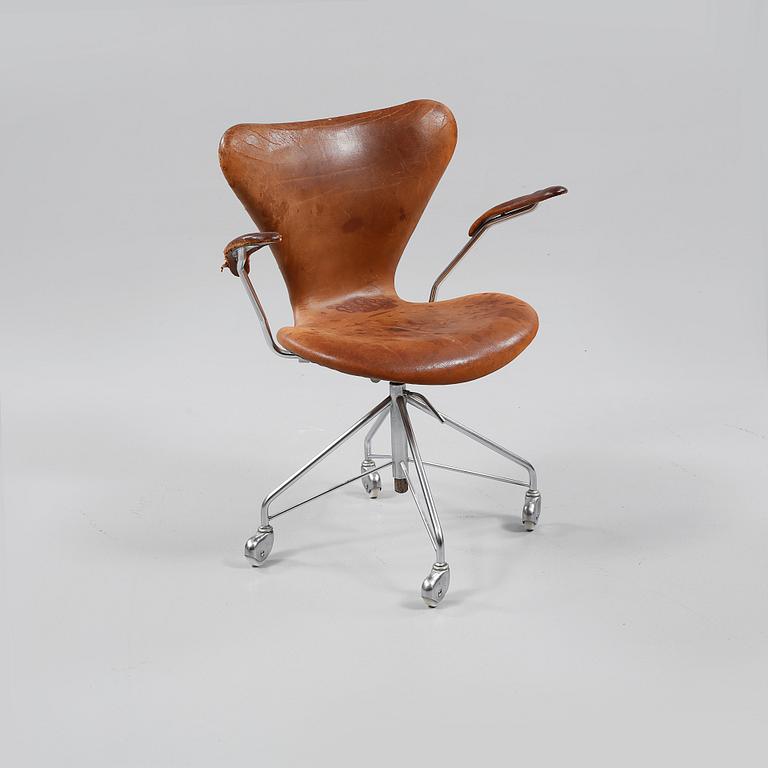 KONTORSSTOL, "Sjuan", Arne Jacobsen, Fritz Hansen, daterad 1967.