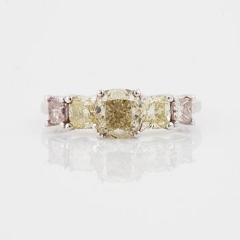 RING, med diamanter, mittsten 1,24 ct med GIA certifikat.