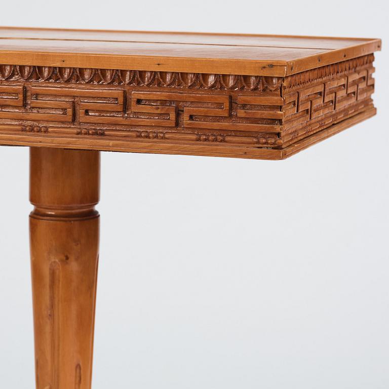 A late Gustavian mahogny table.