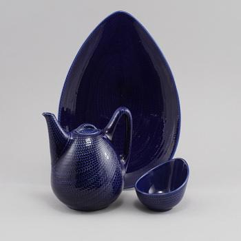 SERVISDELAR, 3 st, flintgods, "Blå Eld", Herta Bengtsson, Rörstrand, 1900-talets andra hälft.