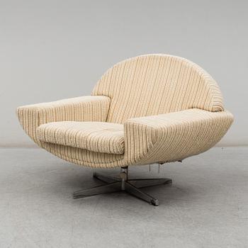 JOHANNES ANDERSEN, a 'Capri' easy chair, 1960/70's.