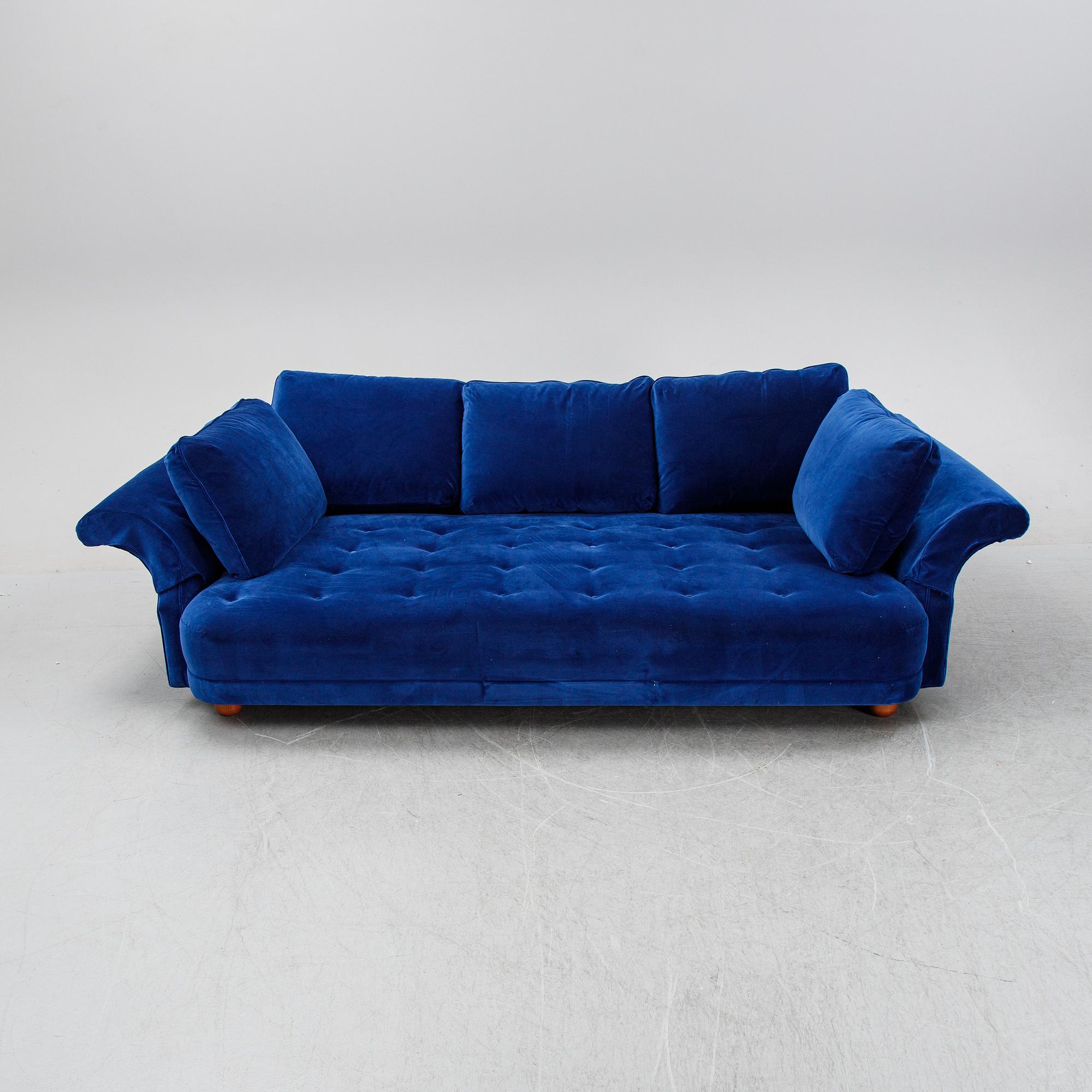 Josef Frank, a 'Liljevalchs' sofa, Svenskt Tenn, Sweden, recent production.