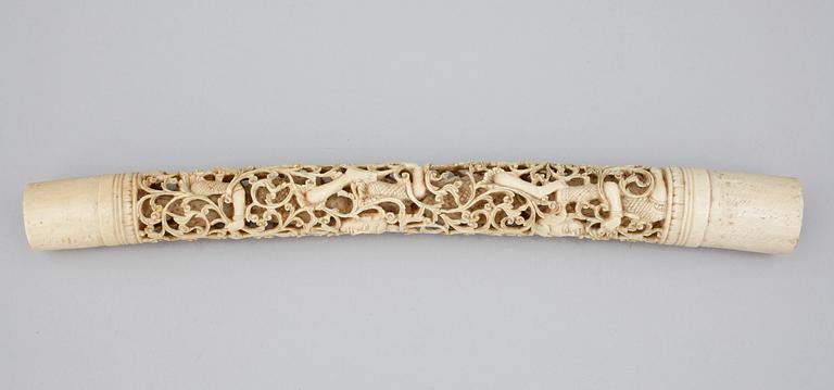 SVÄRDSFÄSTE, benarbete. Burma. Omkring år 1900.