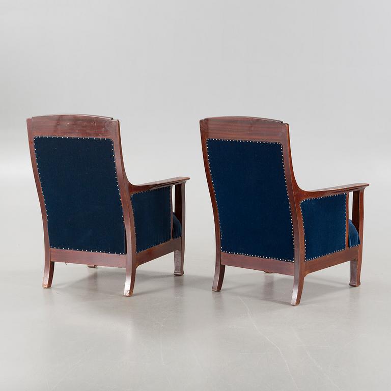 A pair of jugend armchairs from the early 20th century.