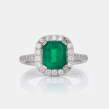 An emerald, circa 2 cts, and brilliant-cut diamond ring.