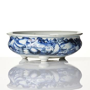 A blue and white censer, Transition, 17th century.