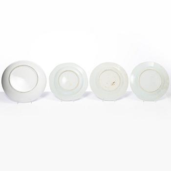 A group lot of 12 blue and white Chinese Export dishes, Qing dynasty, 18th century.