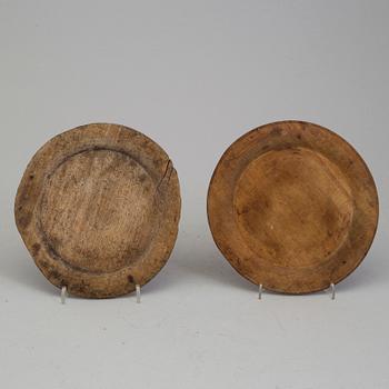 TALLRIKAR, 7 st, trä, 1700-/1800-tal.