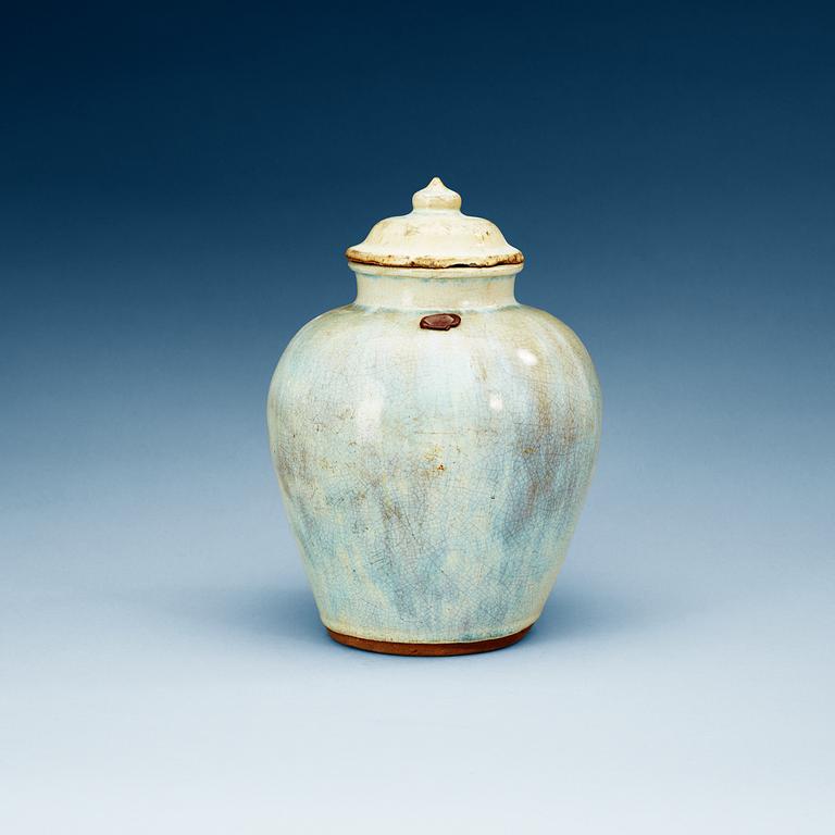 A ge glazed jar with cover, Ming dynasty.