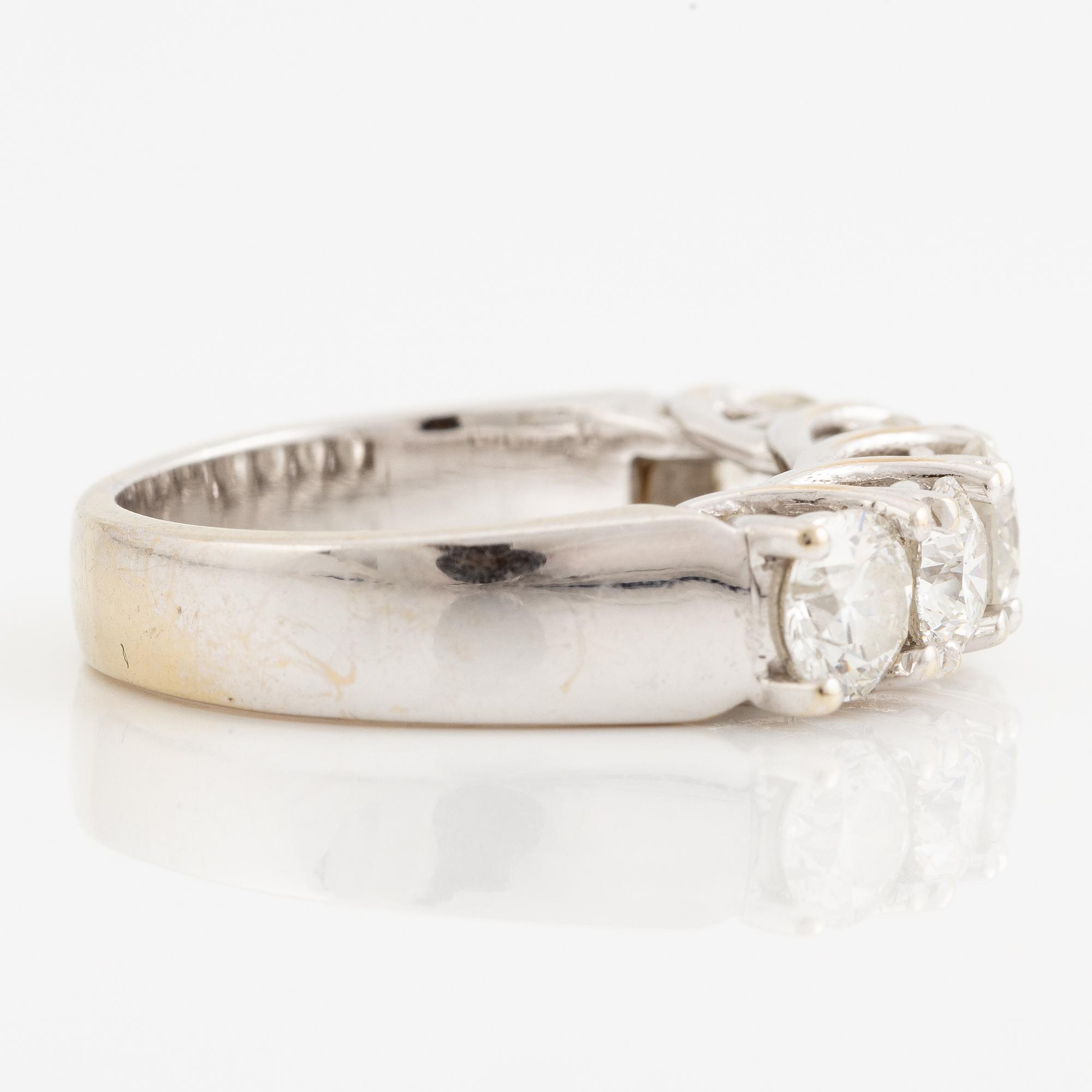 Ring, 18K white gold with five brilliant-cut diamonds.