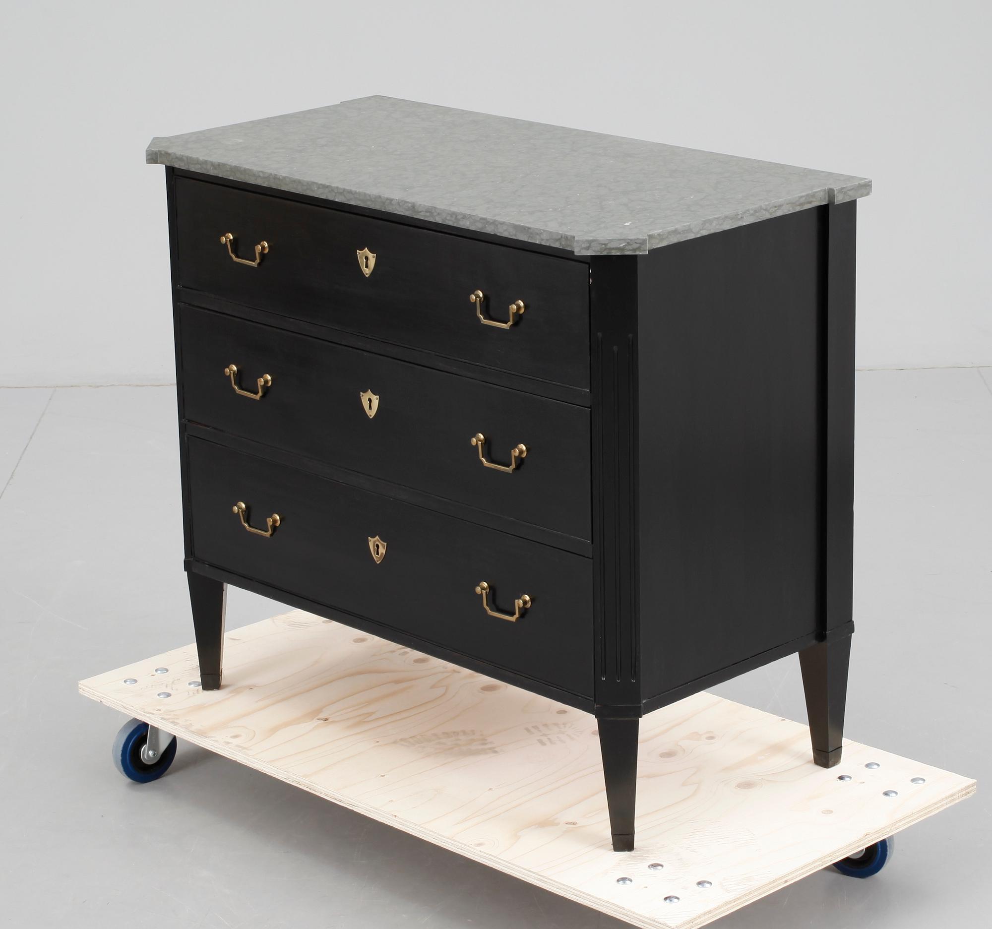 BYRÅ, sengustaviansk stil, tidigt 1900-tal.