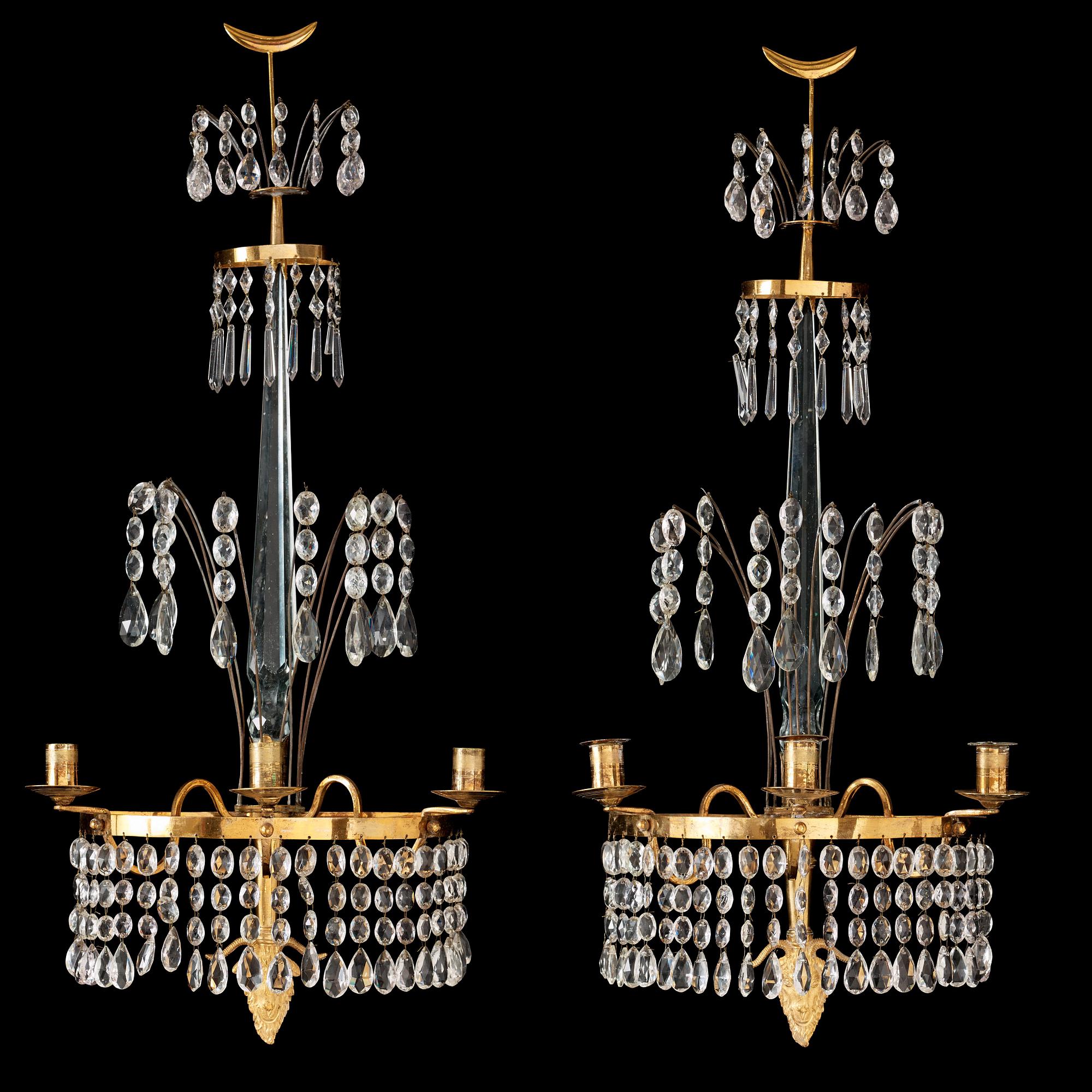 VÄGGLYSTRAR, för tre ljus, ett par, gustavianska, 1700-talets slut.