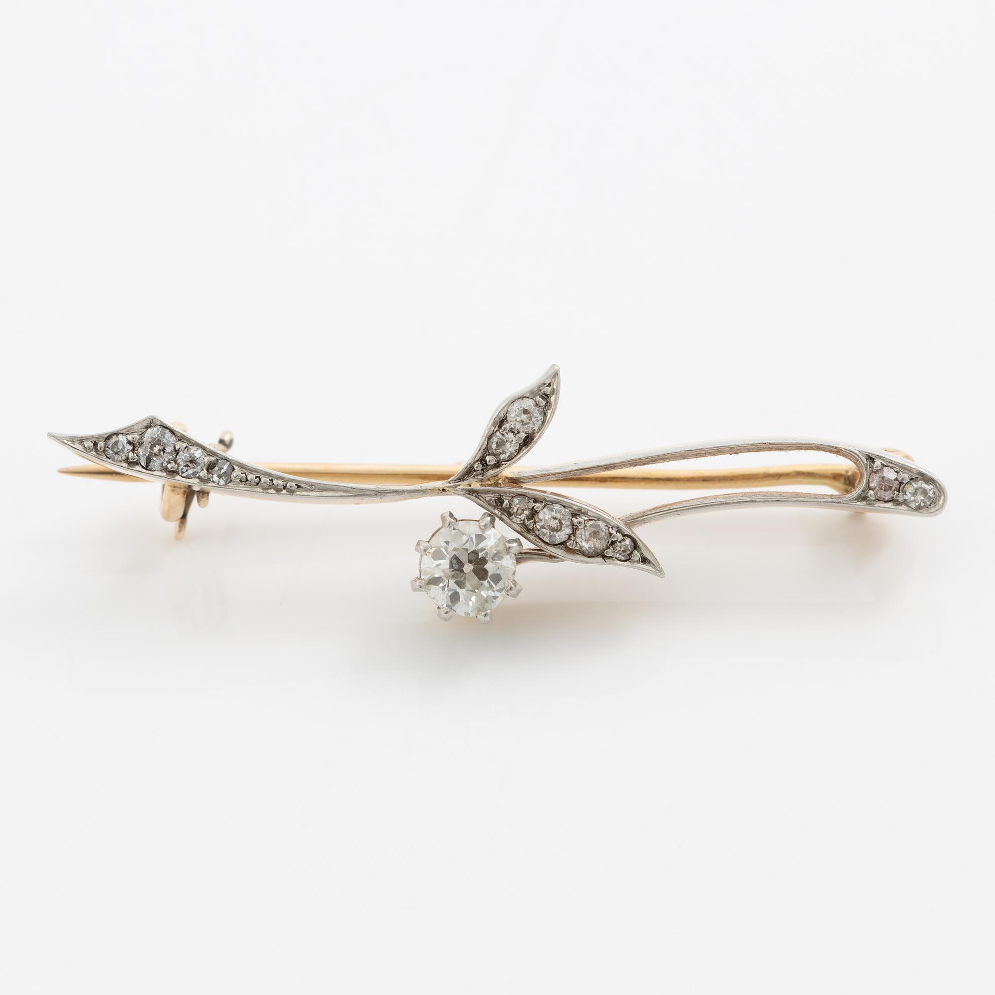 Brosch 14K guld med gammalslipade diamanter, i form av blomkvist.
