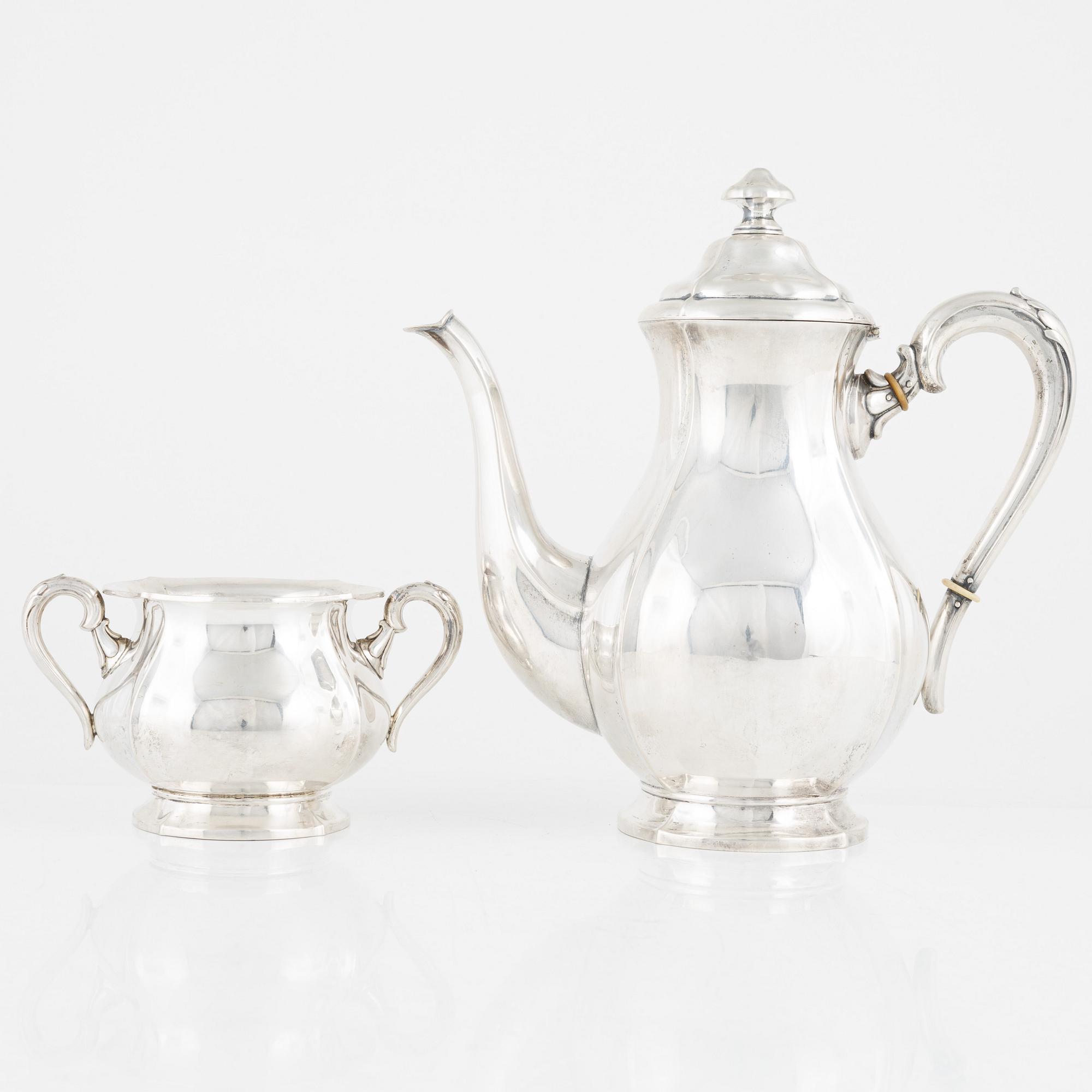 A Finnish silver coffee pot and a sugarbowl, Kultakeskus, Hämeenlinna, 1928.
