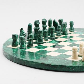 SCHACKSPEL, vit marmor och malakit, 1900-talets andra hälft.
