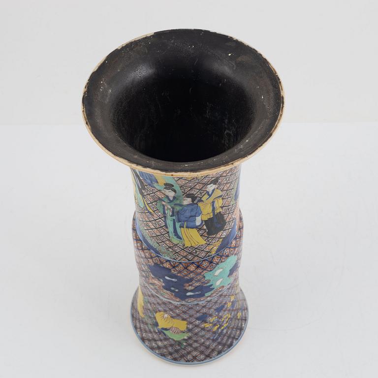 A transition style porcelain vase, 20th century.