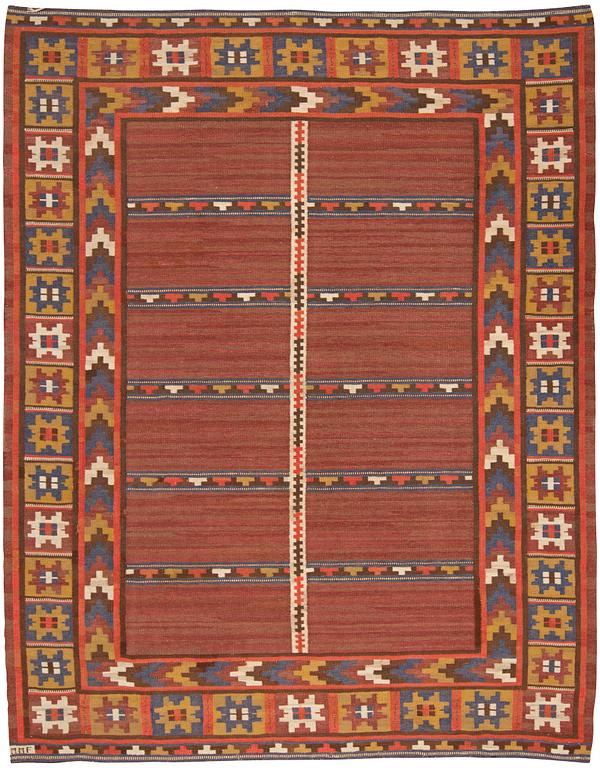 CARPET. "Körsbärsmattan". Flat weave. 331,5 x 254,5 cm. Signed MMF.