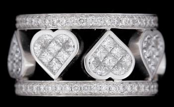 RING, 18k vitguld med olikslipade diamanter tot ca3,33ct. Vikt ca11g.