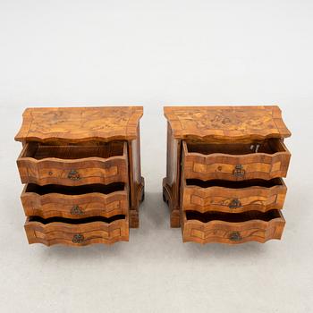 Sängbord ett par Barockstil 1900-talets första hälft.